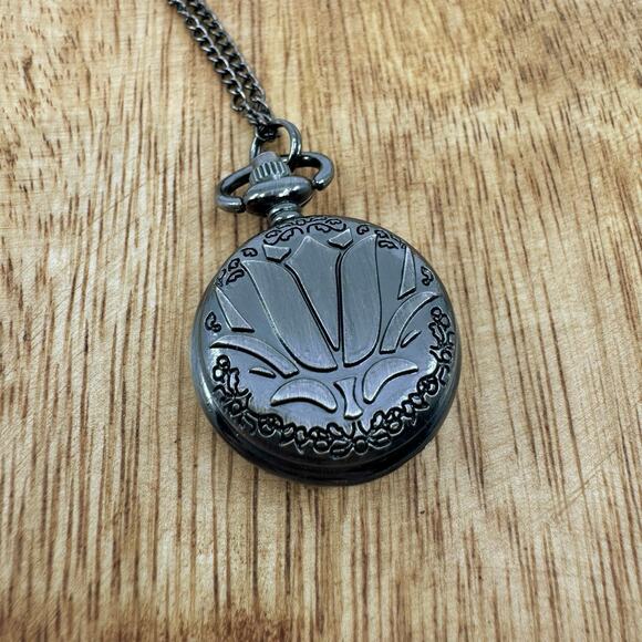 Statue of Liberty New York Watch Locket Necklace 30" Nickle Finish With Crystals - Picture 5 of 9